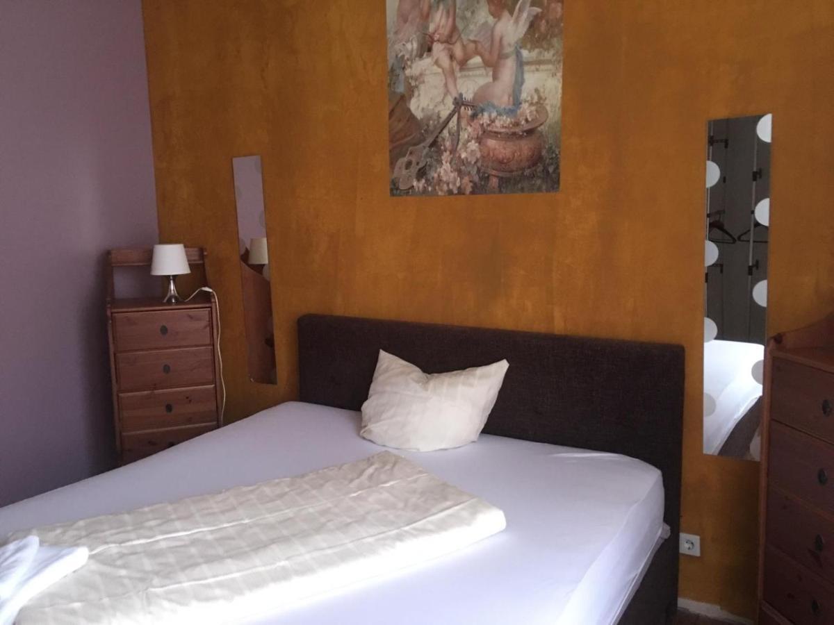 Zimmer In Kaiserslautern Exteriör bild